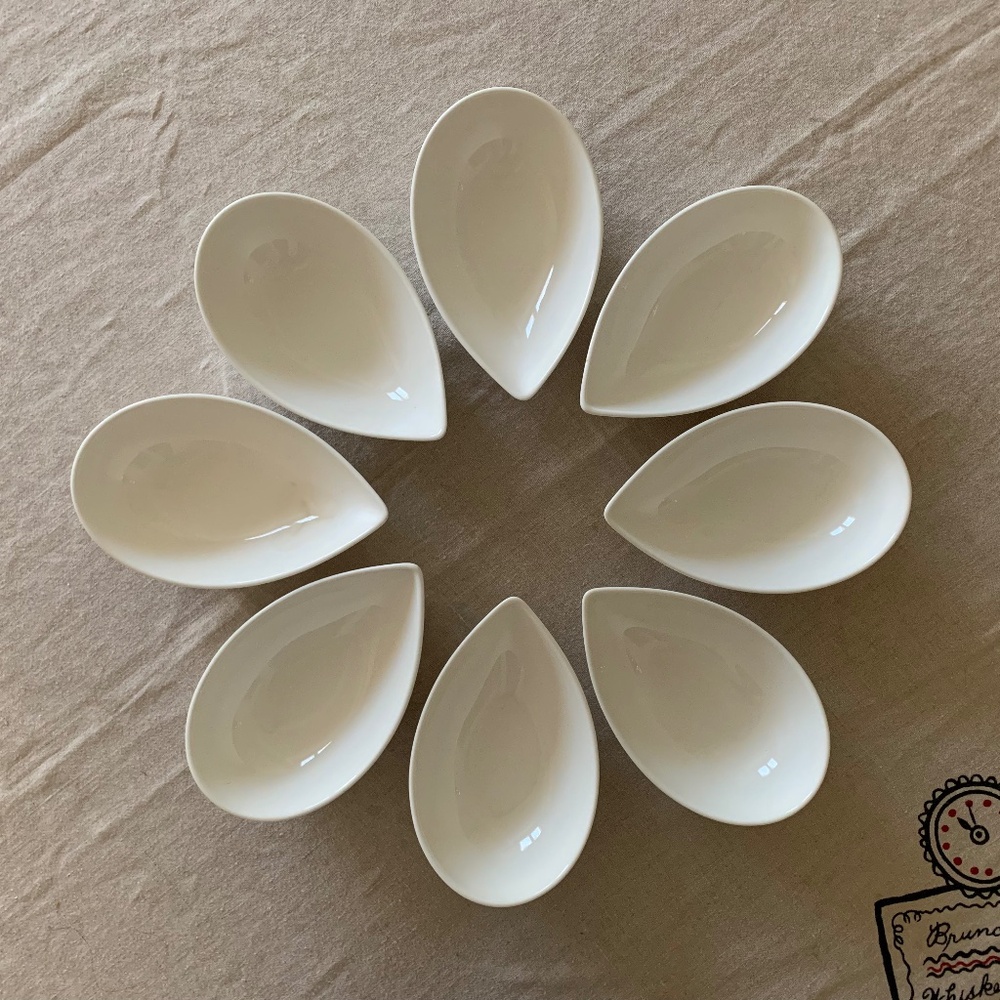 White Porcelain Teardrop Appetizer Bowls – Set of 8 Modern Tasting Dishes